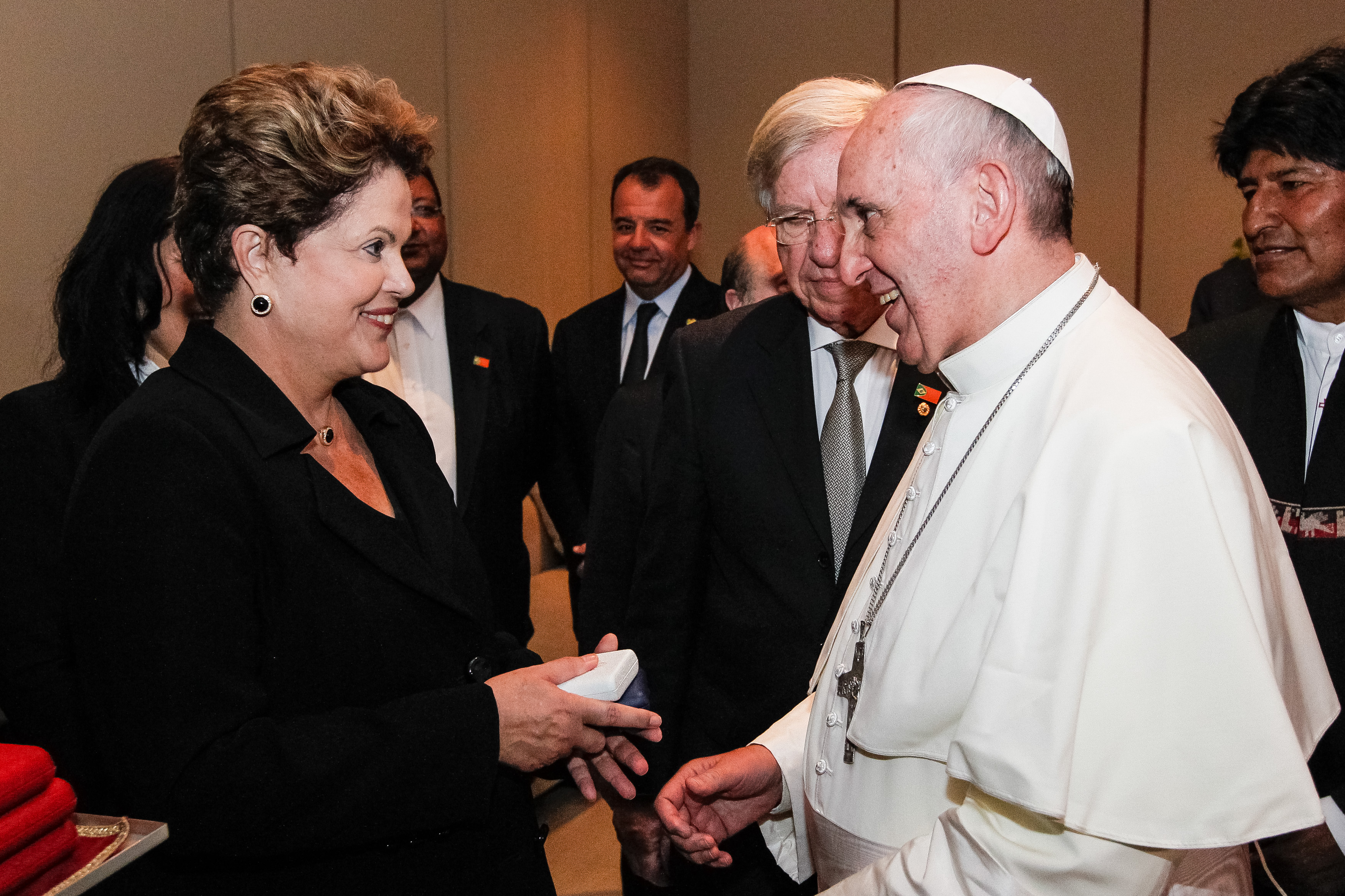 Presidenta Dilma Rousseff cumprimenta Sua Santidade o Papa Francisco, durante Santa Missa pela 28ª Jornada Mundial da Juventude. Rio de Janeiro - RJ, 28/07/2013