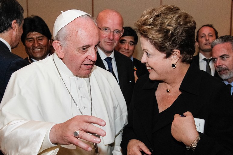  Presidenta Dilma Rousseff cumprimenta Sua Santidade o Papa Francisco, durante Santa Missa pela 28ª Jornada Mundial da Juventude. Rio de Janeiro-RJ, 28/07/2013