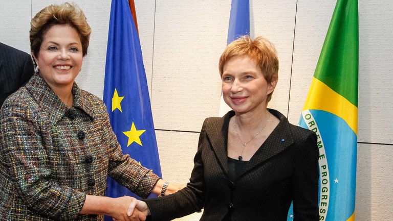 Presidenta Dilma Rousseff e a Srª Laurence Parisot, presidenta do MEDEF, durante  " Seminário Brasil-França: desafios e oportunidades de uma parceria estratégica", na sede do MEDEF. Paris - FR, 12/12/2012