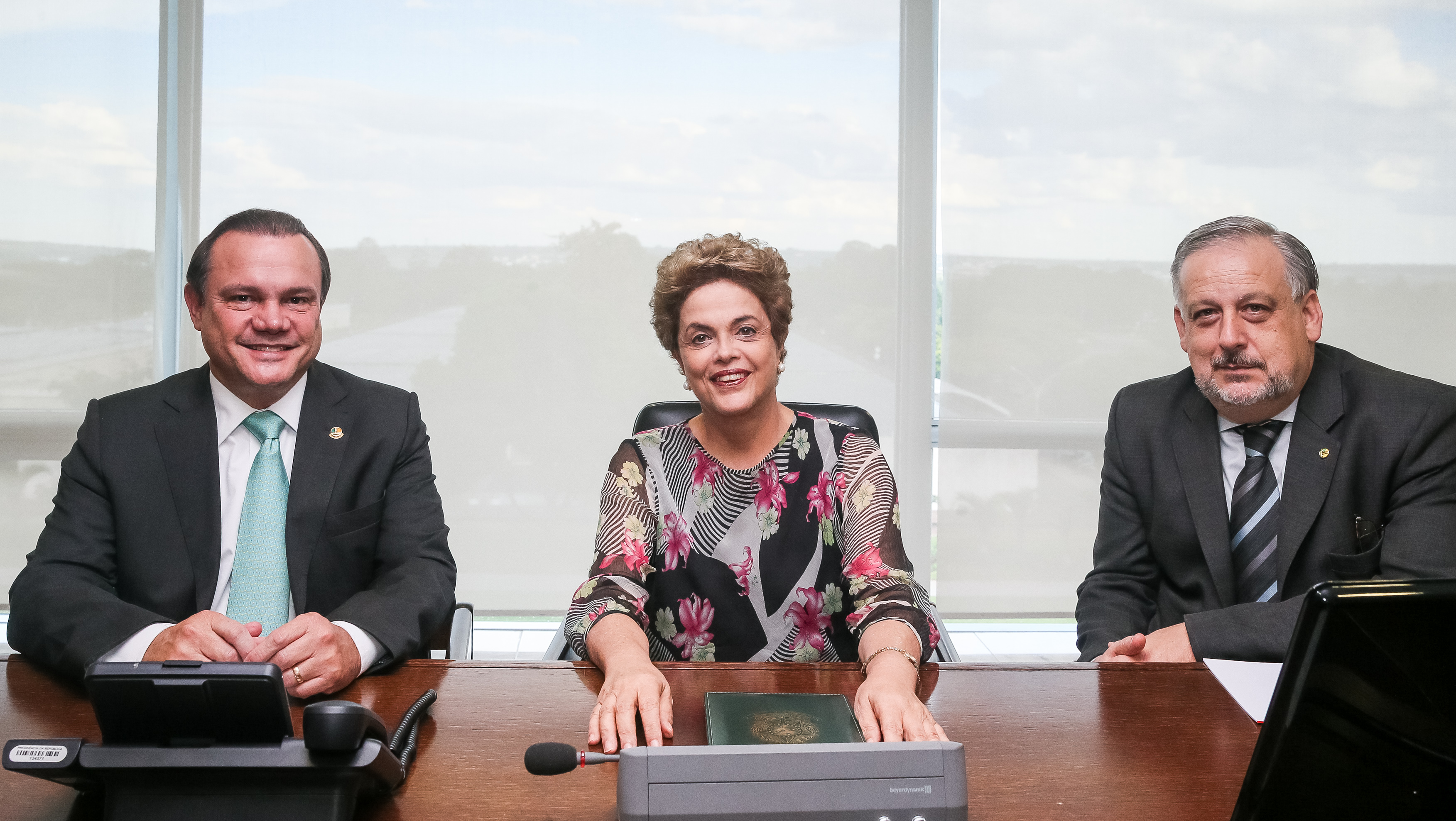  Presidenta Dilma Rousseff durante encontro com o Senador Wellington Fagundes. Brasília-DF, 23/03/2016 