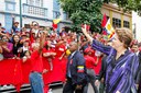 Presidenta Dilma Rousseff acena para populares durante sua chegada à sessão solene de posse do Presidente da Venezuela, Nicolás Maduro. Caracas - Venezuela, 19/04/2013