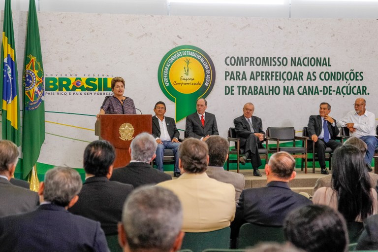  Presidenta Dilma Rousseff durante solenidade de outorga do selo de boas práticas às indústrias da cana-de-açúcar. Brasília-DF, 14/06/2012