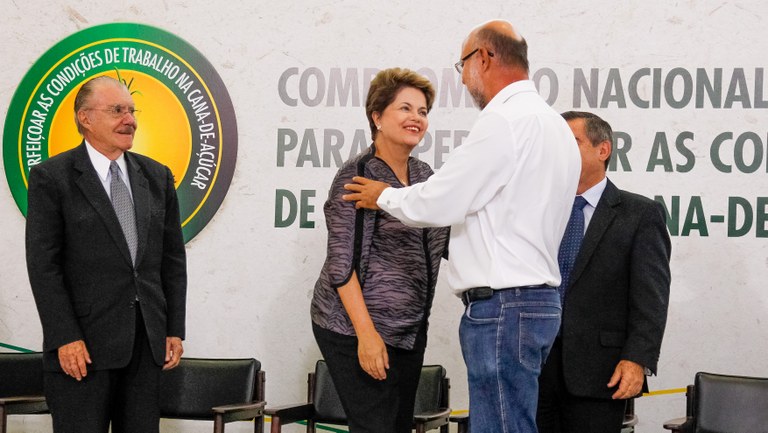 Presidenta Dilma Rousseff durante solenidade de outorga do selo de boas práticas às indústrias da cana-de-açúcar. Brasília-DF, 14/06/2012