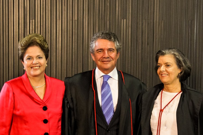 Presidenta Dilma Rousseff durante solenidade de posse dos ministros Cármen Lúcia e Marco Aurélio nos cargos de Presidenta e Vice-Presidente do Tribunal Superior Eleitoral. Brasília - DF, 18/04/2012