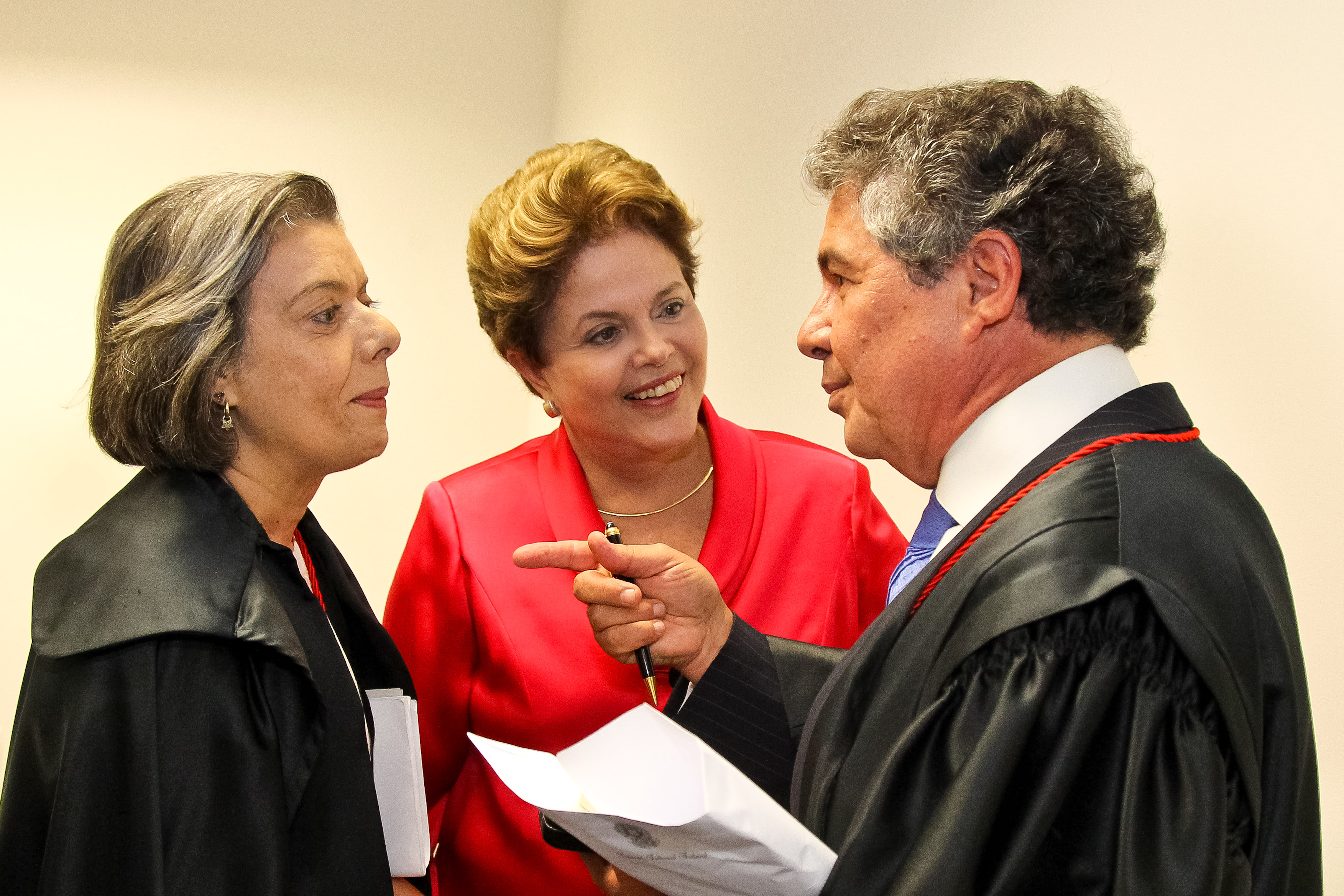  Presidenta Dilma Rousseff durante solenidade de posse dos ministros Cármen Lúcia e Marco Aurélio nos cargos de Presidenta e Vice-Presidente do Tribunal Superior Eleitoral. Brasília - DF, 18/04/2012