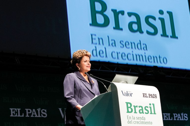 Presidenta Dilma Rousseff discursa durante cerimônia de abertura do seminário " Brasil en la senda del crecimiento ", organizado pelos jornais El Pais e Valor Econômico. Madri - Espanha, 19/11/2012