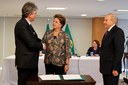Presidenta Dilma Rousseff durante assinatura de termo de entendimento para ampliação de crédito fiscal dos estados do Acre, Amazonas, Bahia, Ceará, Mato Grosso, Paraíba, Pernambuco, Piauí, Rondônia e Sergipe. Brasília - DF, 27/10/2011