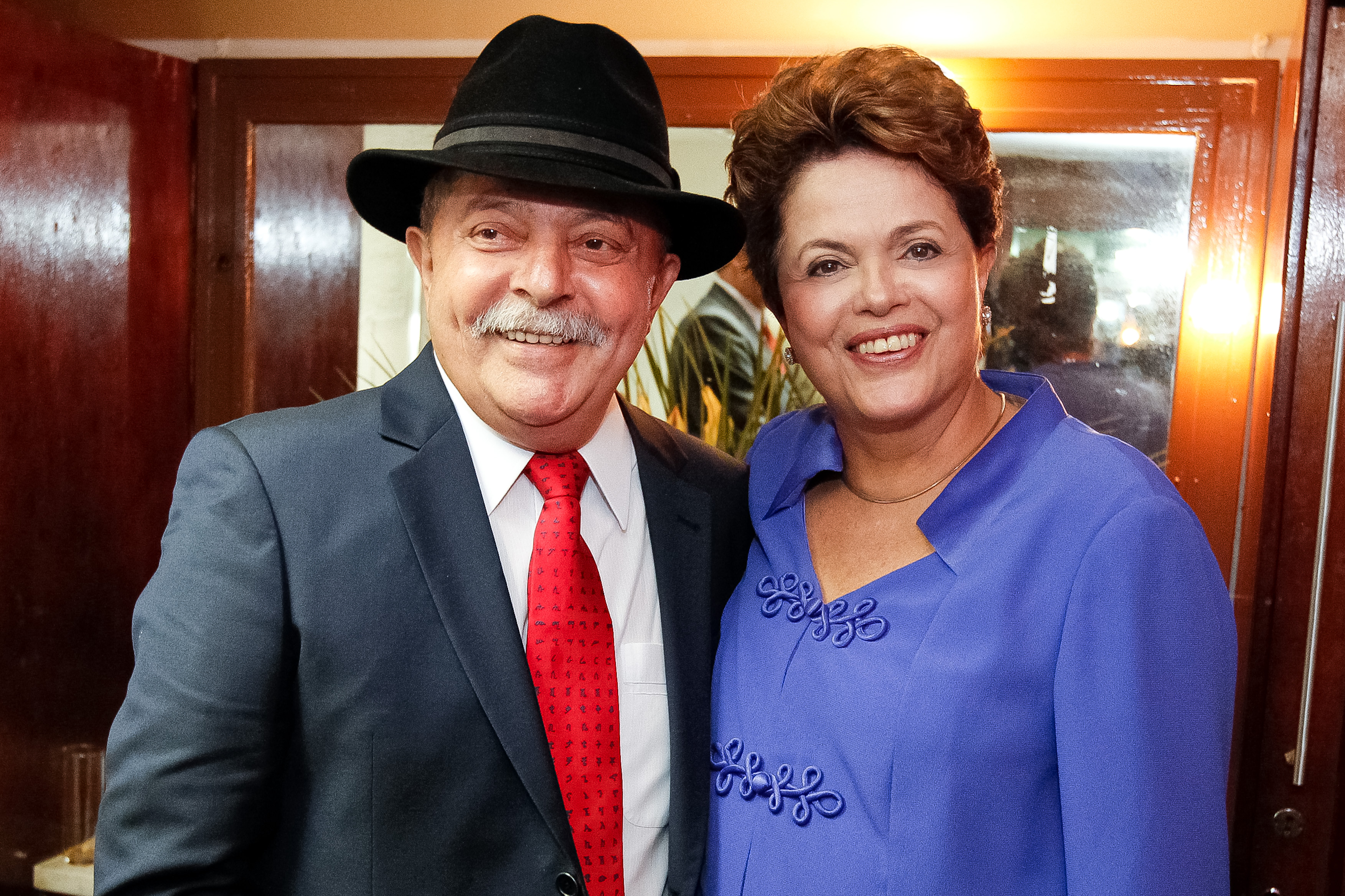 Presidenta Dilma Rousseff durante cerimônia de outorga de título de Doutor Honoris Causa das universidades públicas fluminenses ao ex-presidente Luiz Inácio Lula da Silva. Rio de Janeiro-RJ, 04/05/2012