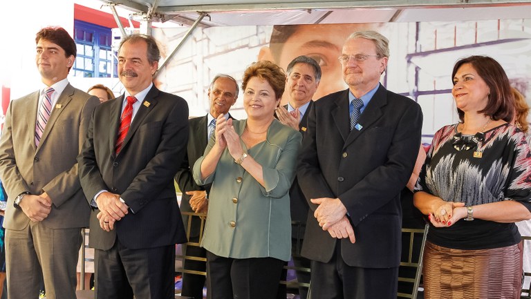 Presidenta Dilma Rousseff durante cerimônia de inauguração e contratação de unidades municipais de educação infantil - UMEI. Belo Horizonte - MG, 23/10/2013
