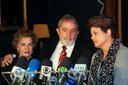 Roberto Stuckert Filho/PR Presidenta Dilma Rousseff e o ex-presidente Lula durante coletiva a imprensa sobre a morte do ex-vice-presidente José Alencar, no Hotel Quinta das Lágrimas. Coimbra-Portugal, 29/03/2011  