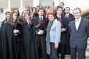 Presidenta Dilma Rousseff posa para foto com alunos durante visita à Universidade de Coimbra. Coimbra-Portugal, 29/03/2011