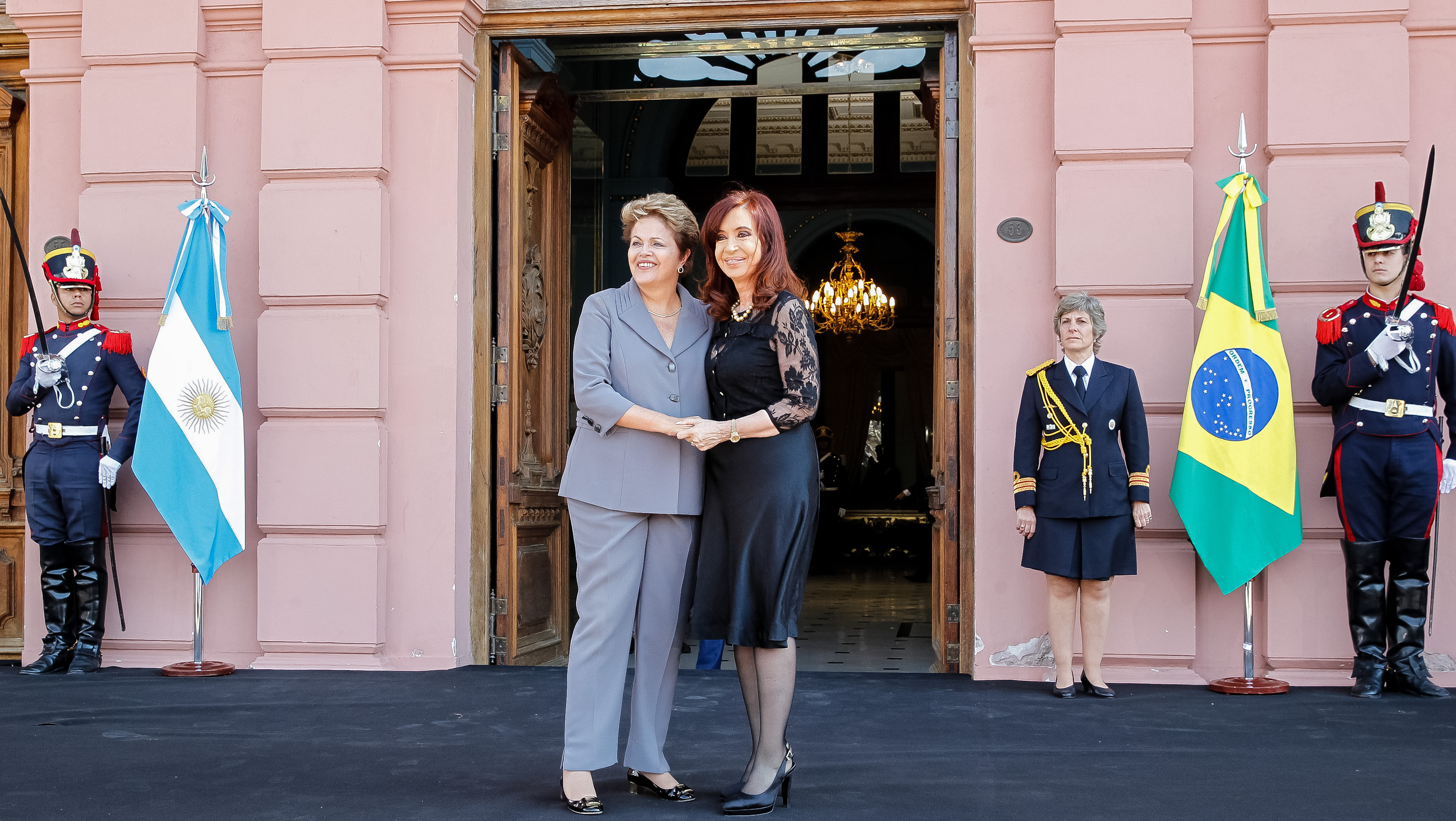 Presidenta Dilma Rousseff cumprimenta a Presidenta Cristna Kirchner durante visita oficial à República da Argentina. Buenos Aires - Argentina,  25/04/2013