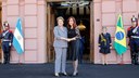 Presidenta Dilma Rousseff cumprimenta a Presidenta Cristna Kirchner durante visita oficial à República da Argentina. Buenos Aires - Argentina,  25/04/2013