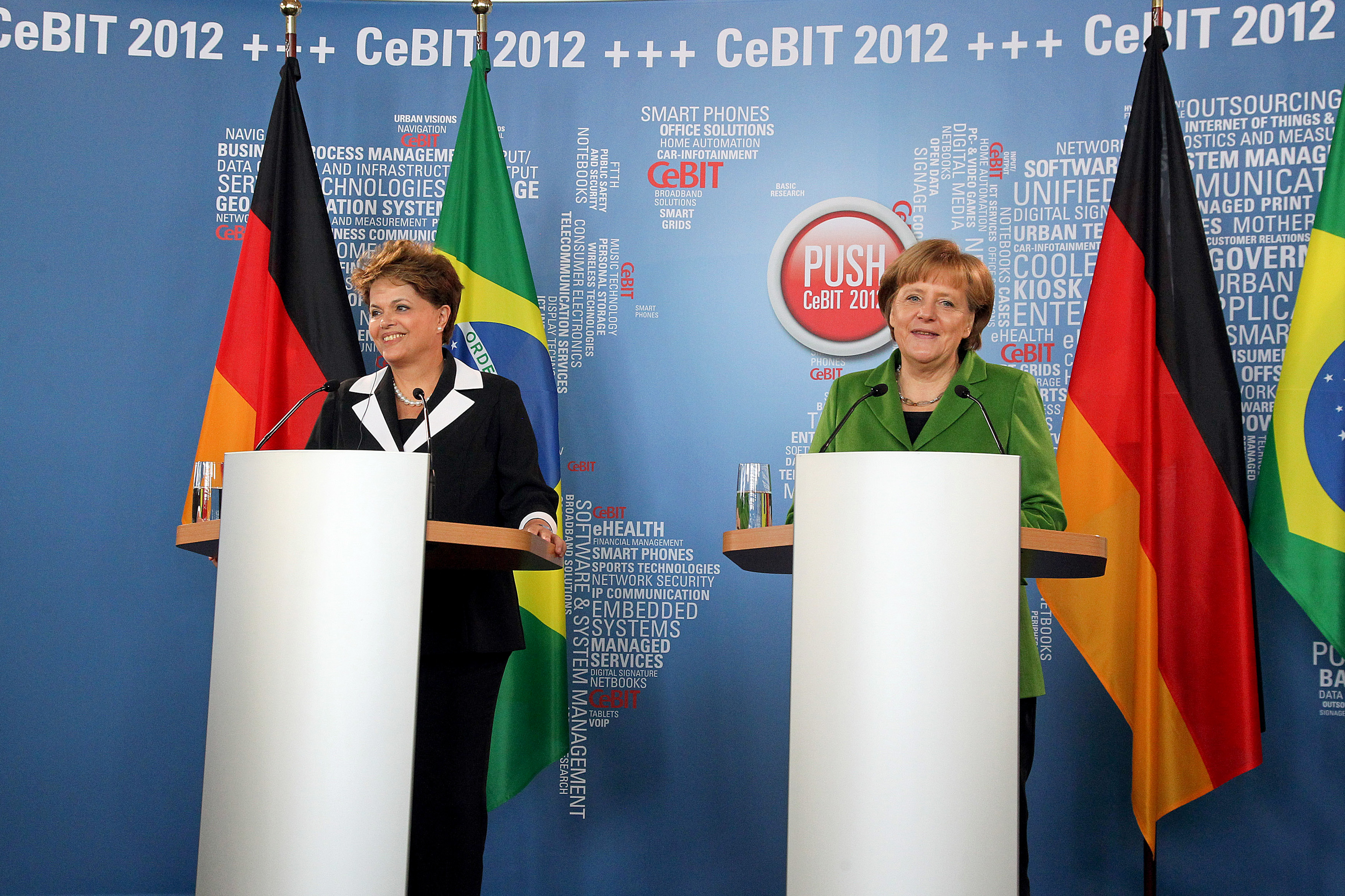 Presidenta Dilma Rousseff e a Sra. Angela Merkel, Chanceler Federal da Alemanha, durante declaração à imprensa na Feira Internacional de Tecnologias da Informação e das Comunicações (CeBIT 2012). Hannover - Alemanha, 06/03/2012