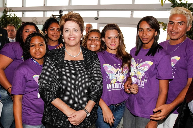 Presidenta Dilma Rousseff durante visita à VII Olimpíada do Conhecimento. São Paulo - SP, 14/11/2012