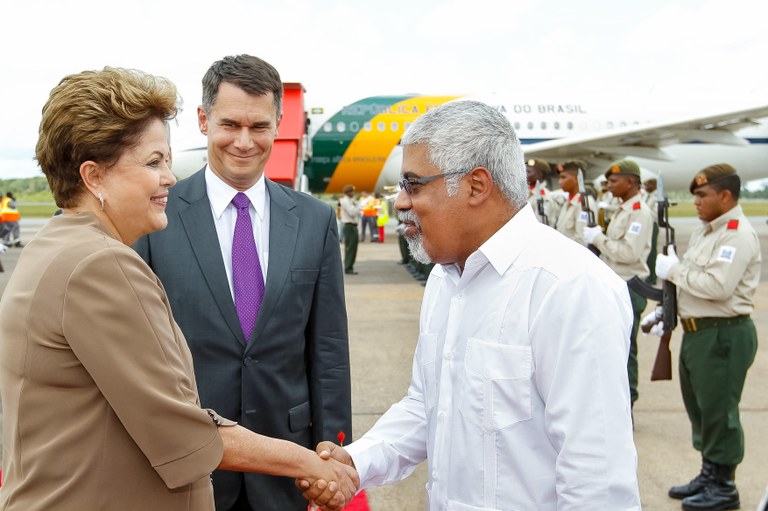 Presidenta Dilma Rousseff durante sua chegada ao Suriname para VII Reunião Ordinária do Conselho de Chefes de Estado e de Governo da Unasul. Paramaribo - Suriname, 30/08/2013