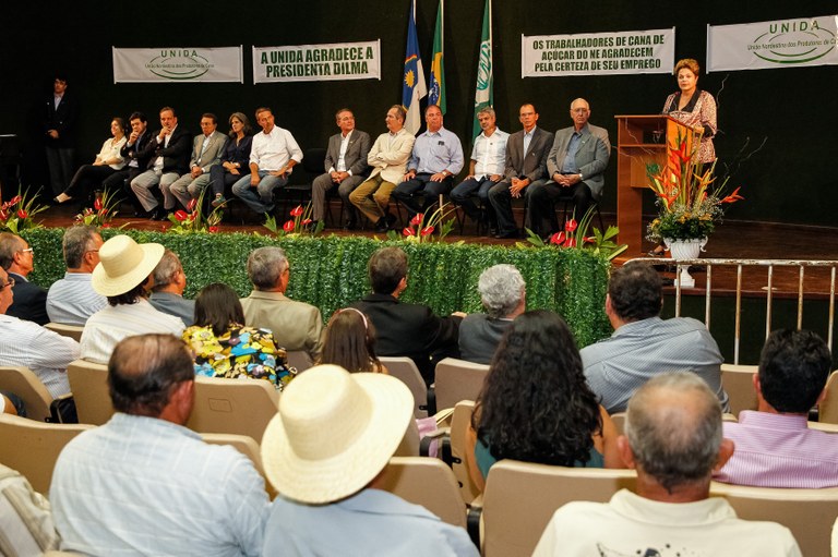 Presidenta Dilma Rousseff durante visita à Associação dos Fornecedores de Cana de Pernambuco. Recife - PE, 20/05/2013