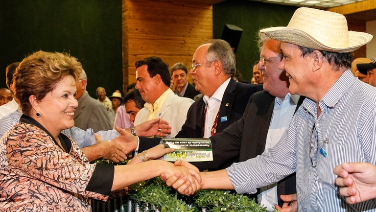 Presidenta Dilma Rousseff durante visita à Associação dos Fornecedores de Cana de Pernambuco. Recife - PE, 20/05/2013