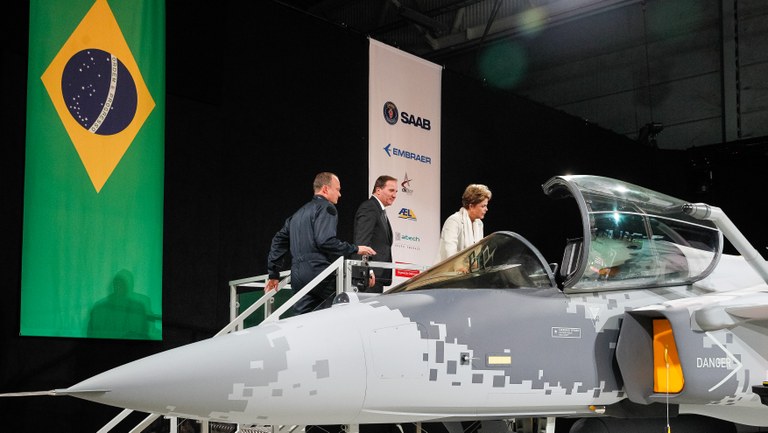  Presidenta Dilma Rousseff durante apresentação do caça Gripen na visita à SAAB. Linköping-Suécia, 19/10/2015