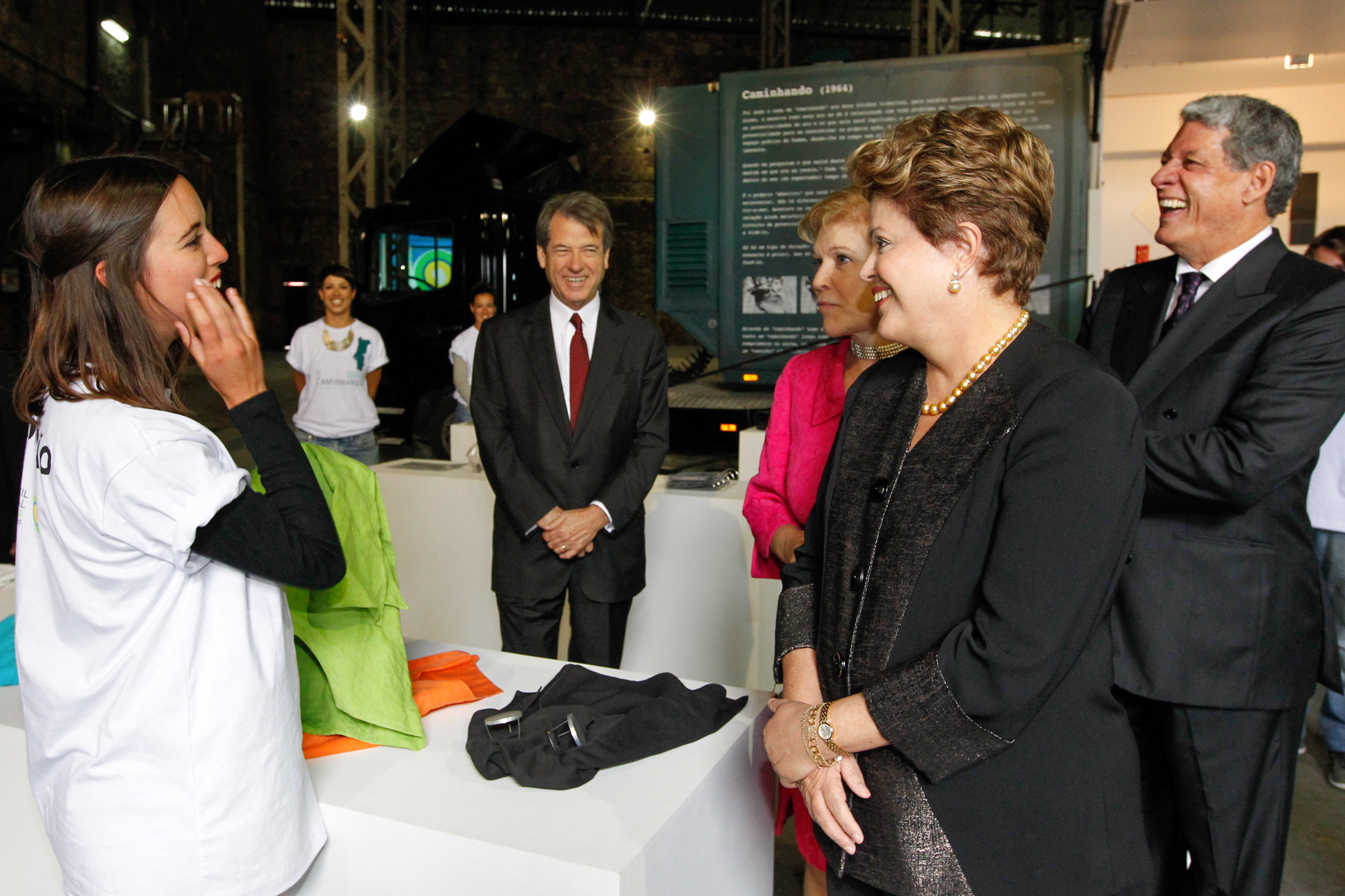Presidenta Dilma Rousseff durante visita ao espaço Brasil. Lisboa - Portugal, 10/06/2013