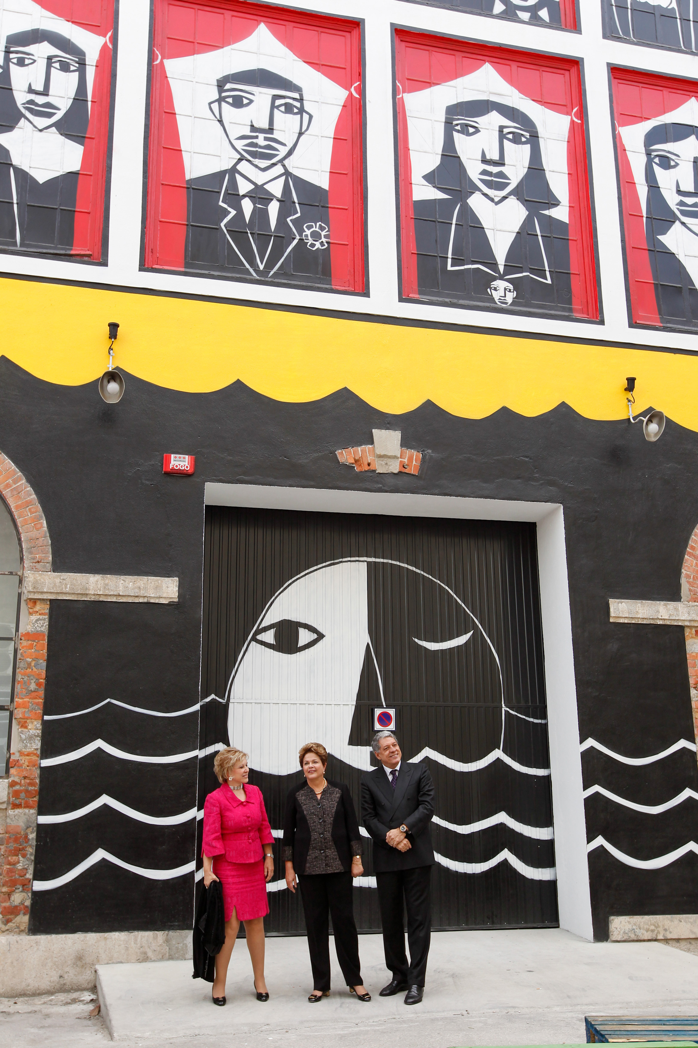 Presidenta Dilma Rousseff durante visita ao espaço Brasil. Lisboa - Portugal, 10/06/2013