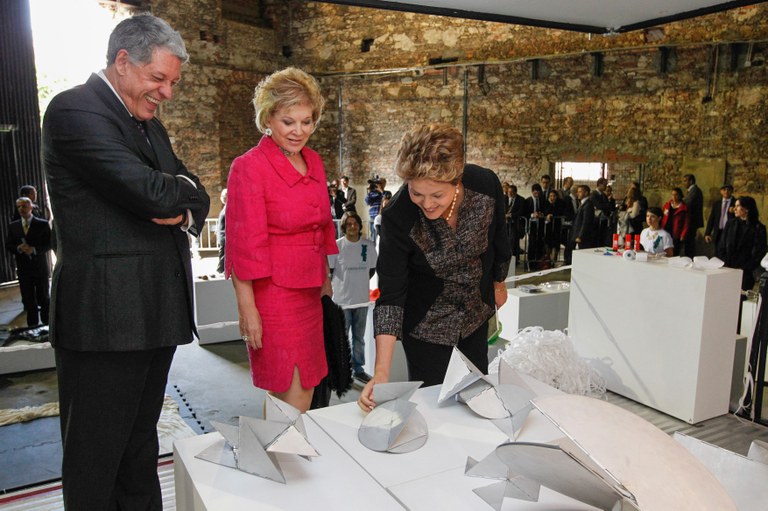 Presidenta Dilma Rousseff durante visita ao espaço Brasil. Lisboa - Portugal, 10/06/2013