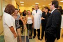 Presidenta  Dilma Rousseff observa a recuperação da jovem Thayane Tavares Monteiro durante a visita as inauguração das novas instalações do Instituto Nacional de Traumatologia e Ortopedia Jamil Haddad (Into). Rio de Janeiro - RJ, 25/11/2011