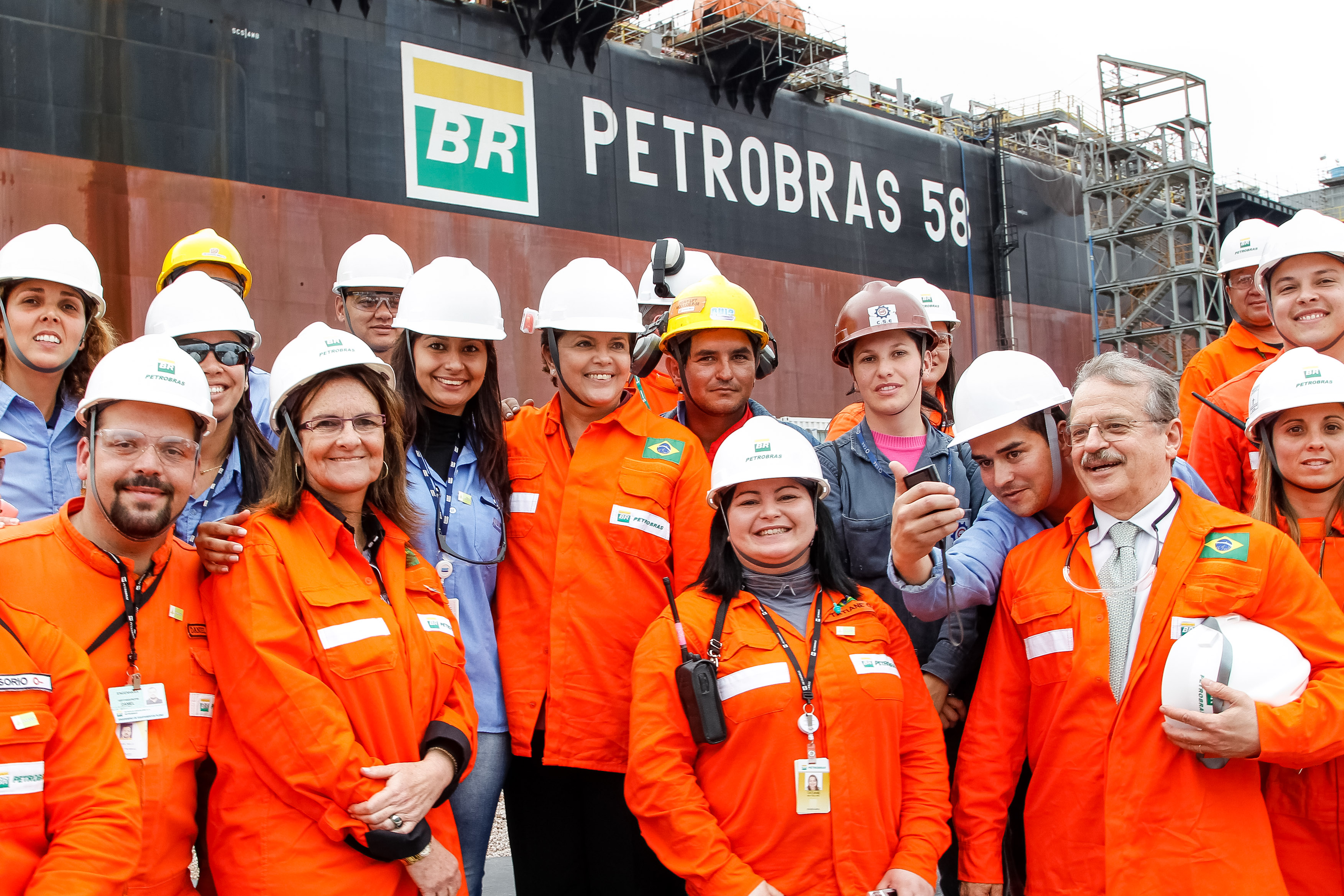 Presidenta Dilma Rousseff durante visita ao local de construção da P-58 no Estaleiro QUIP. Rio Grande - RS, 17/09/2012