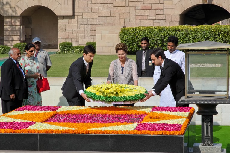 Presidenta Dilma Rousseff durante visita ao memorial de Mahatma Gandhi. Nova Délhi - Índia, 29/03/2012