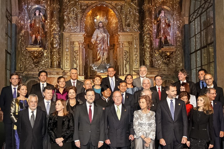 Presidenta Dilma Rousseff posa para fotografia de família junto com os Chefes de Estado durante visita ao Oratório de San Felipe Neri. Cádiz - Espanha, 16/11/2012
