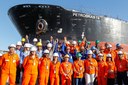 Presidenta Dilma Rousseff, posa para foto com trabalhadores durante visita às obras da P-74 no Estaleiro Inhaúma. Rio de Janeiro - RJ, 11/09/2013