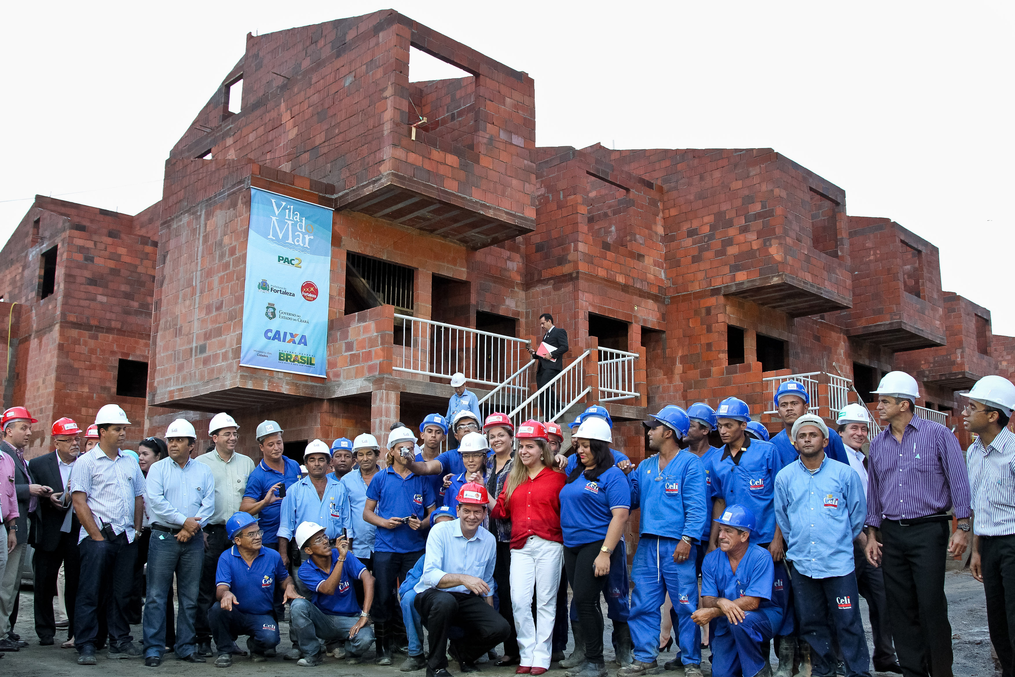 Presidenta Dilma Rousseff durante visita ao Conjunto Habitacional III do Projeto Vila do Mar. Fortaleza - CE, 27/02/2012