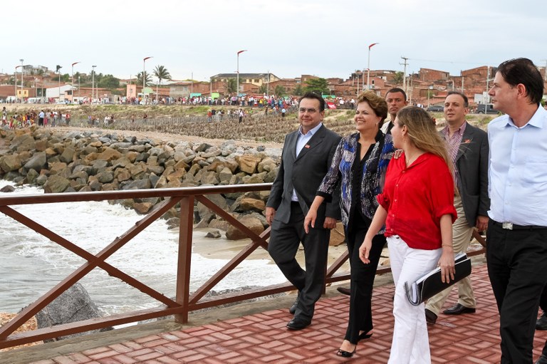 Presidenta Dilma Rousseff durante visita ao Mirante Rosa dos Ventos do Projeto Vila do Mar. Fortaleza - CE, 27/02/2012