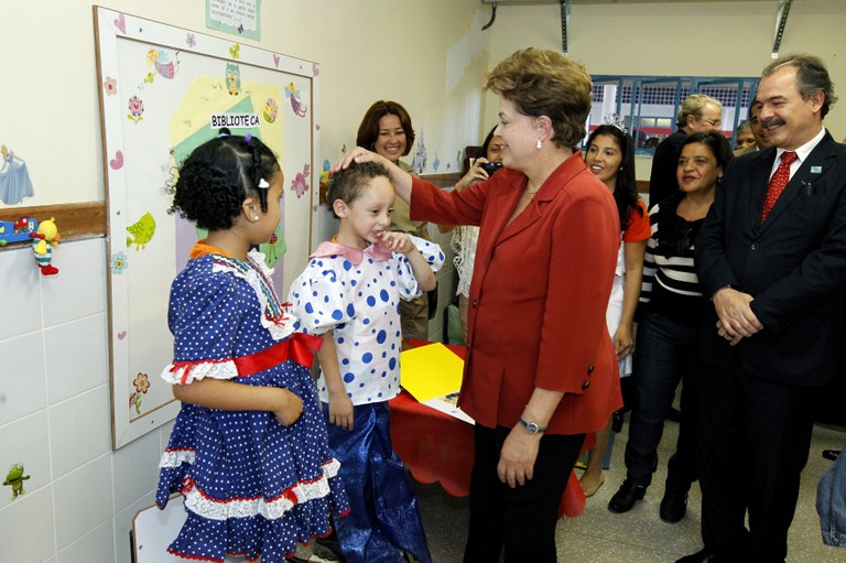 Presidenta Dilma Rousseff durante visita  inaugural ao Centro Infantil Municipal Wilma da Costa Pinto Afonso. Betim - MG, 11/05/2012