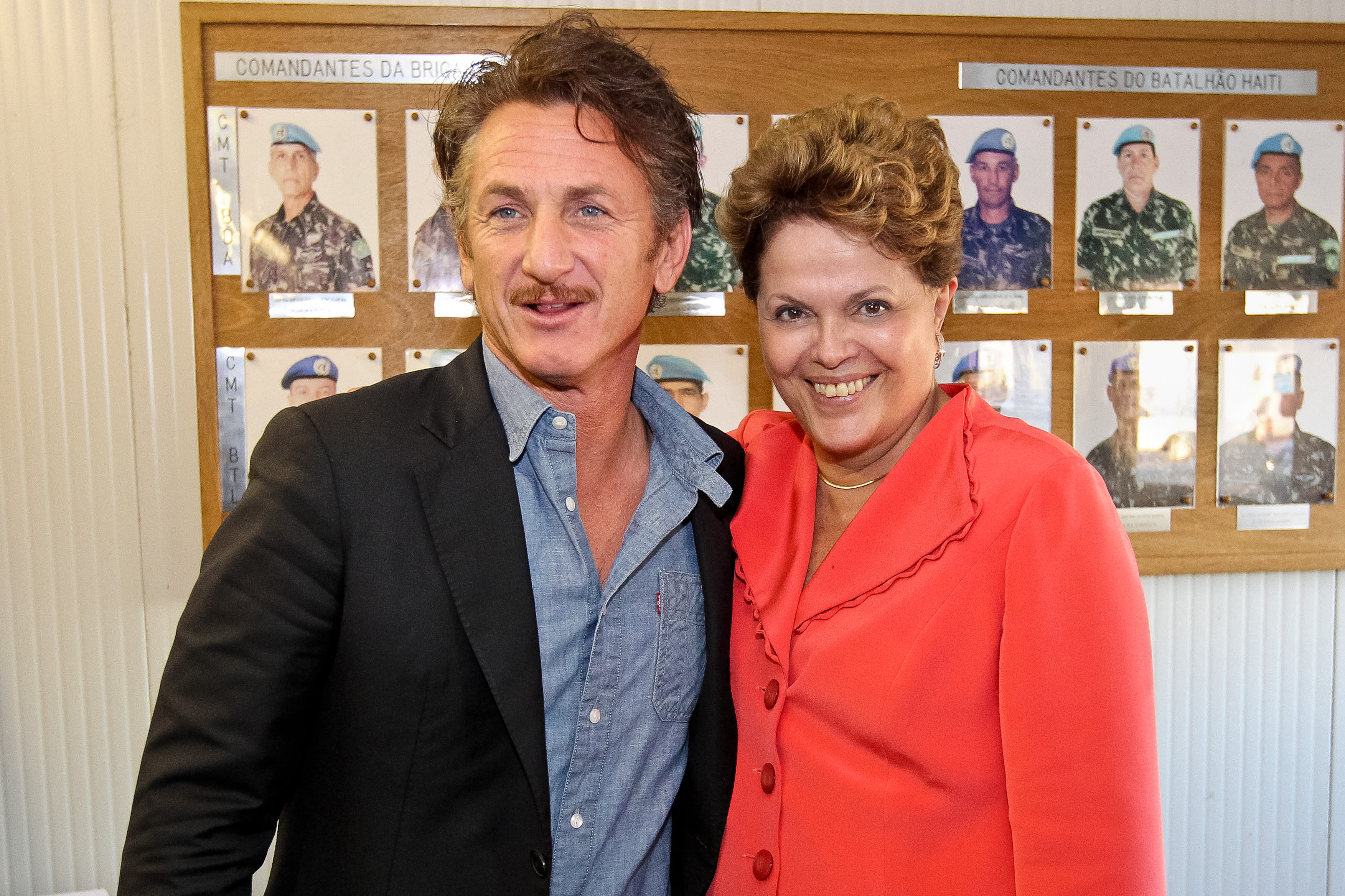 Presidenta Dilma Rousseff durante audiência concedida ao senhor Sean Penn. Porto Príncipe - Haiti, 01/02/2012