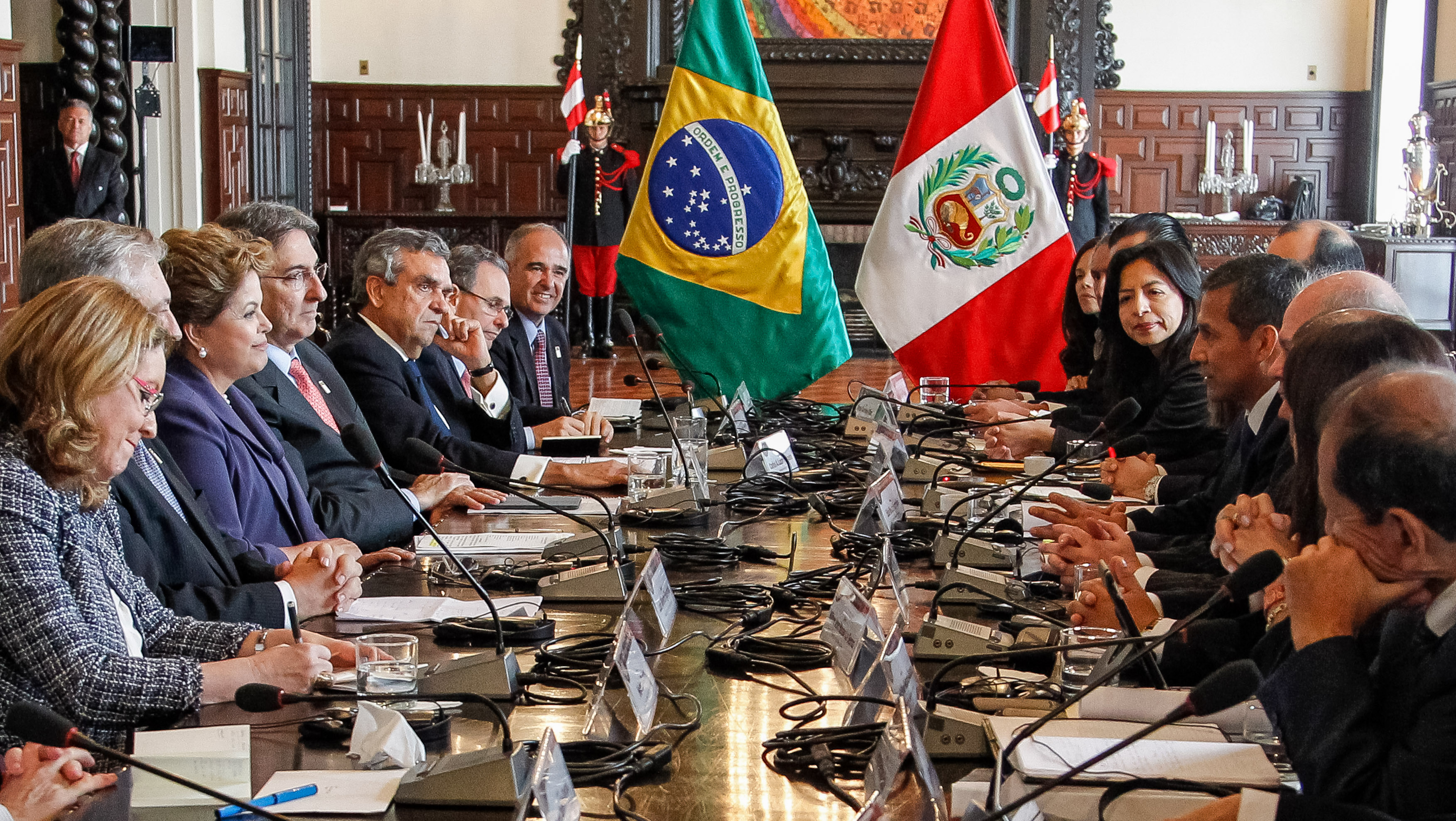  Presidenta Dilma Rousseff na cerimônia oficial de chegada no Palácio de Governo. Lima-Peru, 11/11/2013  