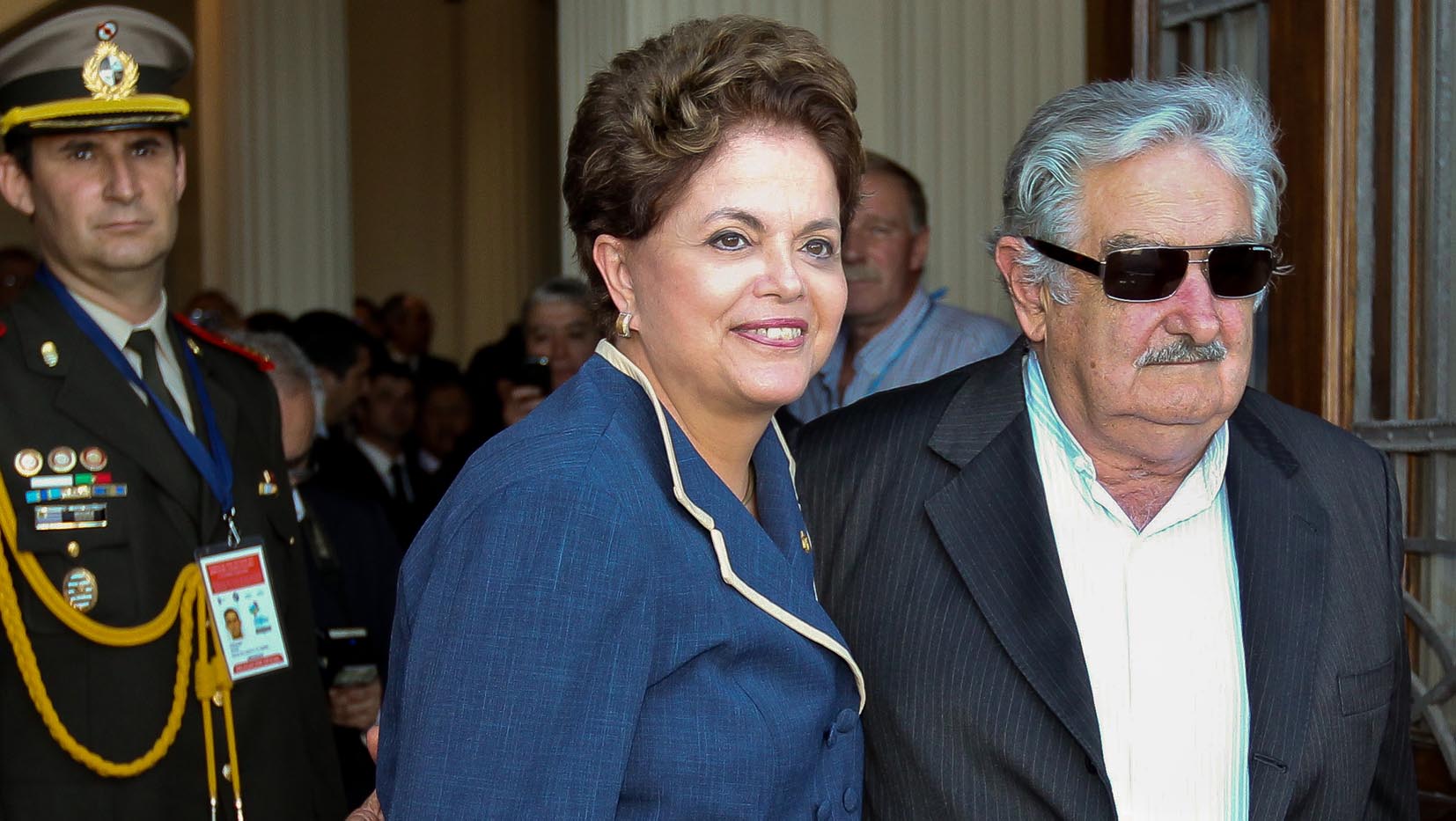 Presidenta Dilma Rousseff  é recebida pelo Presidente do Uruguai, José Mujica, durante chegada  ao edifício sede do Mercosul, para participar da XLII Cúpula de Chefes de Estado do Mercosul e Estados Associados. Montevidéu-Uruguai, 20/12/2011
