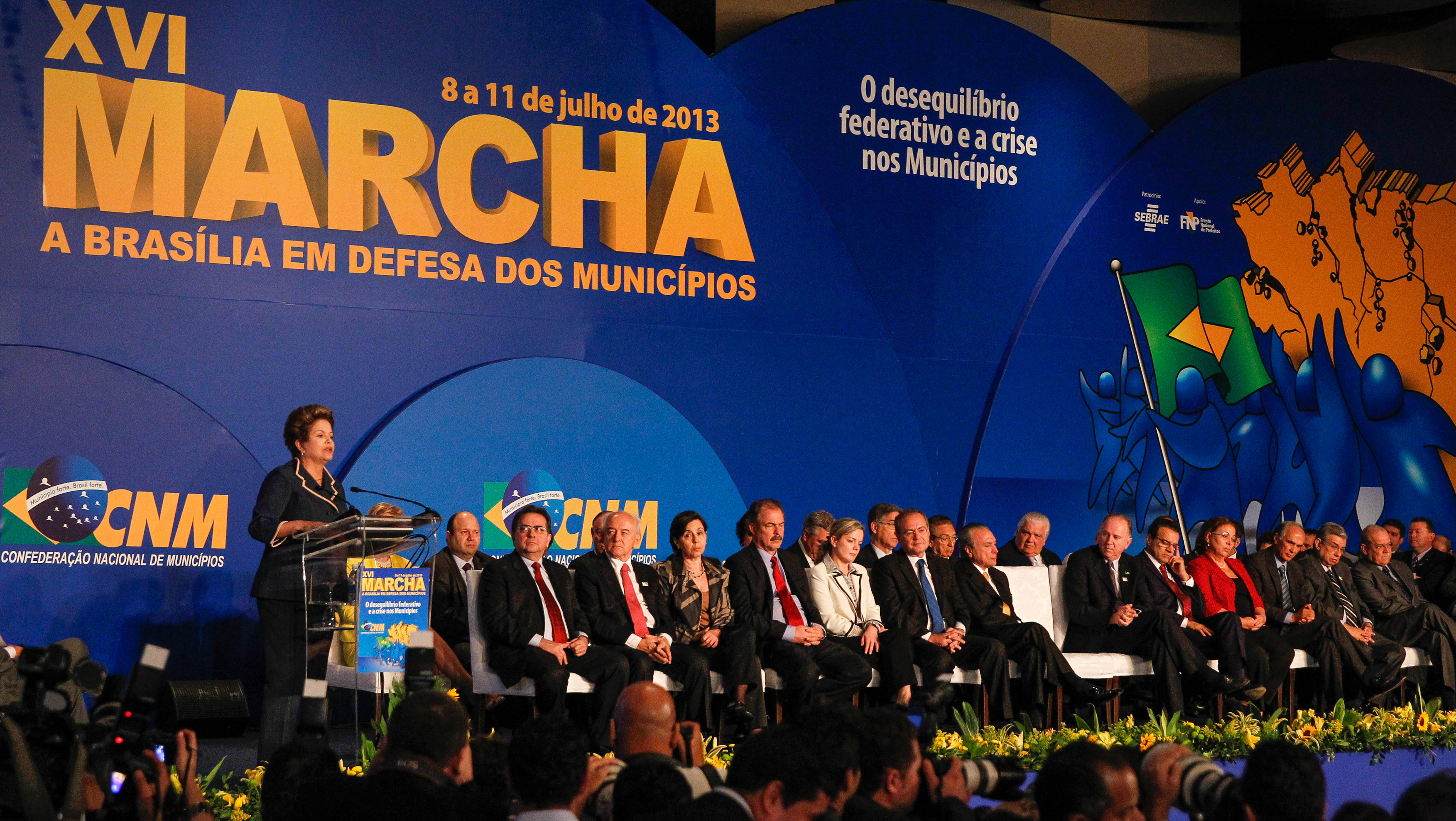Presidenta Dilma Rousseff discursa durante a XVI Marcha a Brasília em Defesa dos Municípios. Brasília-DF, 10/07/2013