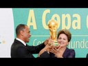 Presidenta Dilma discursa na apresentação oficial da taça da Copa do Mundo
