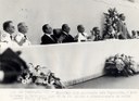 Presidente João Figueiredo, a mesa de honra de formatura turma 80 do ITA, aplaude o pronunciamento do reitor Janssen Vidal do ITA