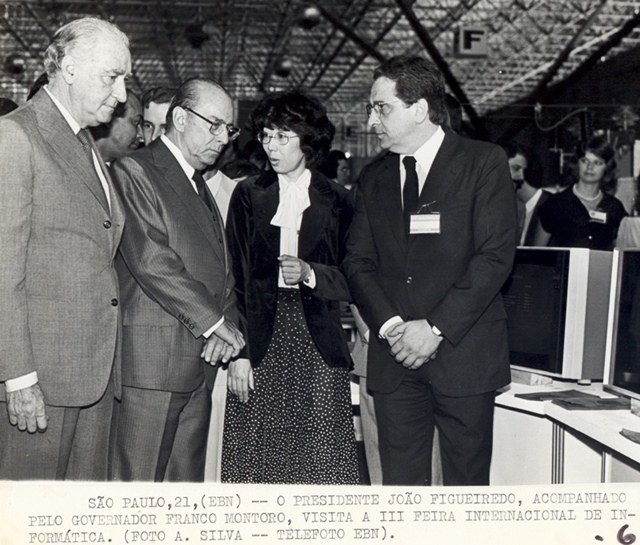 Presidente João Figueiredo acompanhado pelo governador Franco Montoro, visita a III Feira Internacional de Informática