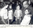 Presidente João Figueiredo ao chegar ao hotel, conversa com alunas do colégio Caetano de Campos