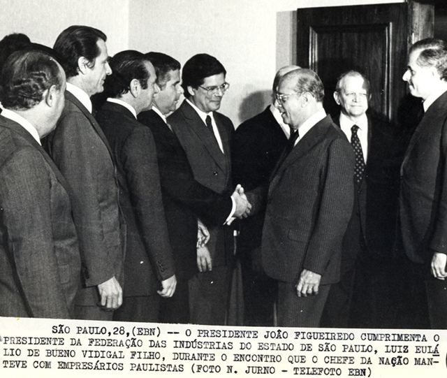 Presidente João Figueiredo cumprimenta o presidente da Federação das Indústrias do Estado de São Paulo, Luiz Eulálio de B.V. Filho