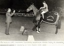 Presidente João Figueiredo cumprimenta Roberto Tagle, da Argentina, 1º colocado, no clube hipico Santo Amaro