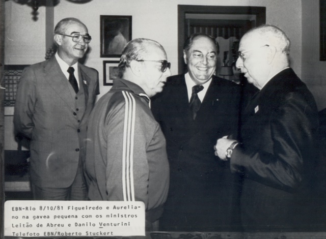 Presidente João Figueiredo e Aureliano Chaves na Gávea pequena, com ministros Leitão de Abreu e Danilo Venturini
