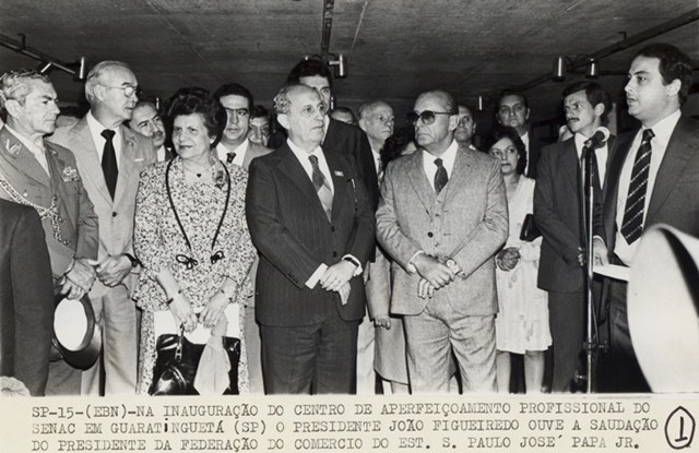Presidente João Figueiredo na inauguração do centro de aperfeiçoamento profissional do SENAC, em Guaratinguetá, São Paulo