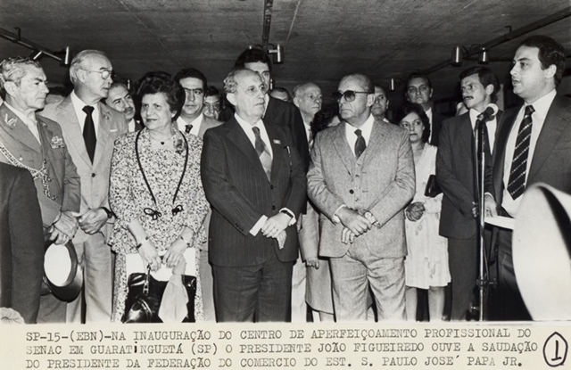 Presidente João Figueiredo na inauguração do centro de aperfeiçoamento profissional do SENAC, em Guaratinguetá, São Paulo