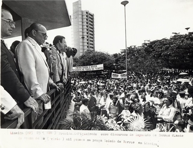Presidente João Figueiredo ouve discurso de Reynaldo de Barros na praça Toledo de Barros em Limeira-SP