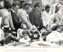 Presidente João Figueiredo recebe cumprimentos de populares ao deixar o palanque na praça Toledo de Barros em Limeira-SP