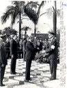 Presidente João Figueiredo  recebe das mão do presidente da Sociedade Veteranos de 32, Reinaldo Saldanha da Gama, a medalha 9 de julho